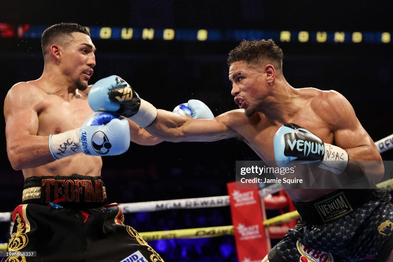 Teofimo Lopez retains juniorwelterweight title after controversial